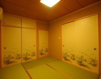 和室に仏壇も納め、掃き出し窓に内窓サッシを設置し、断熱効果をあげました。
